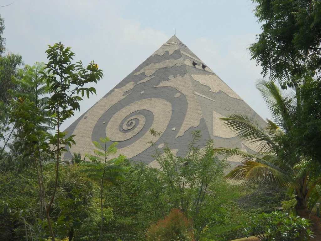 pyramid valley international
