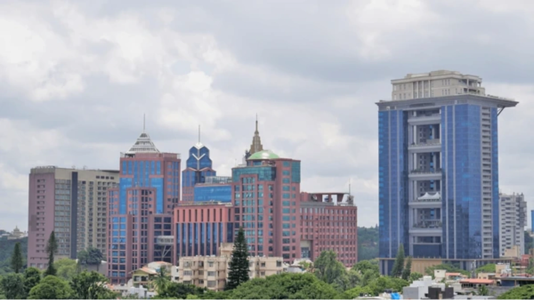 UB city mall
       loading=